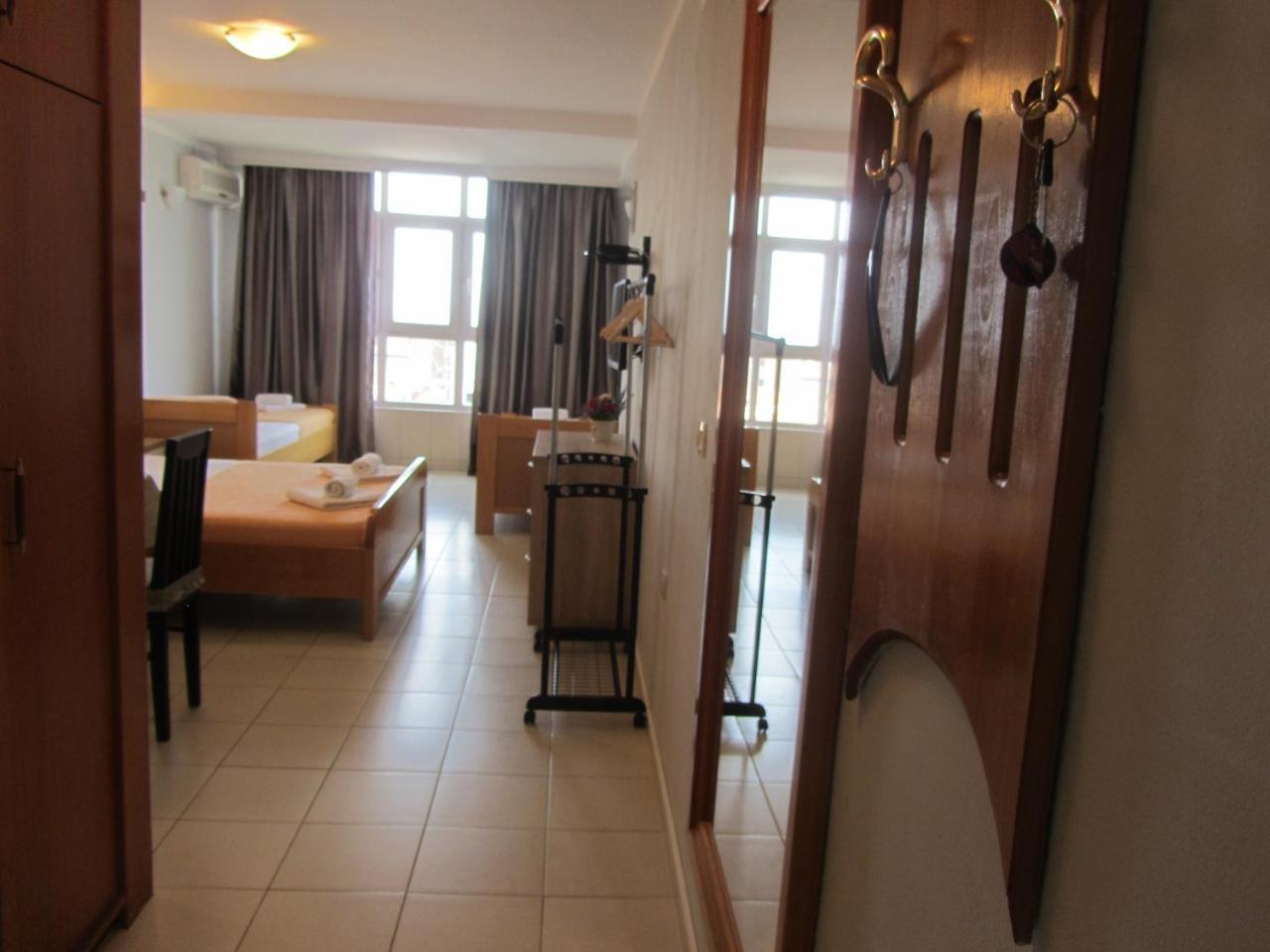 Cernogoriya Voyage Apartment Rafailovici Bagian luar foto