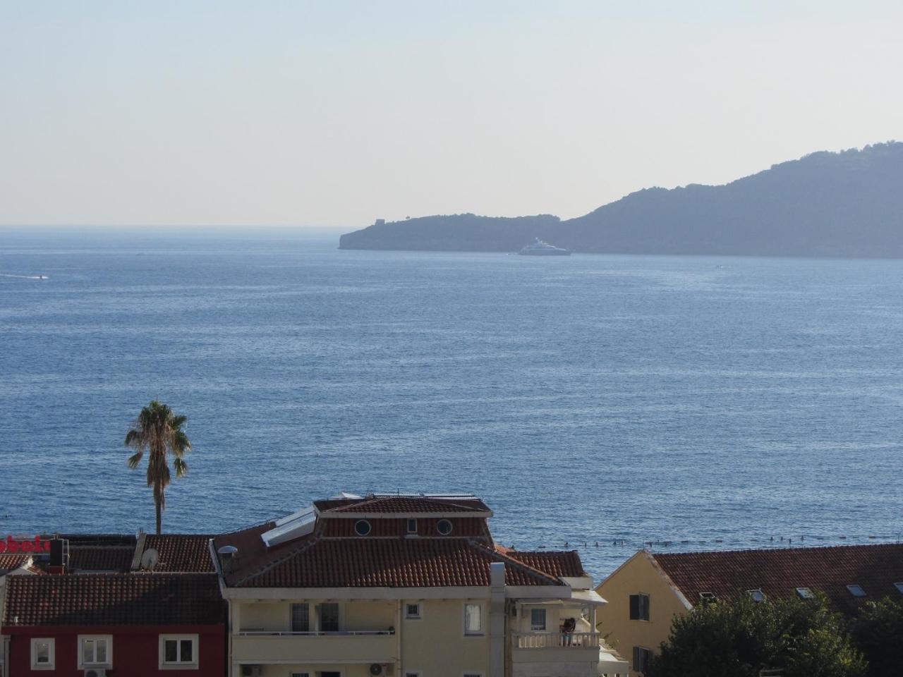 Cernogoriya Voyage Apartment Rafailovici Bagian luar foto